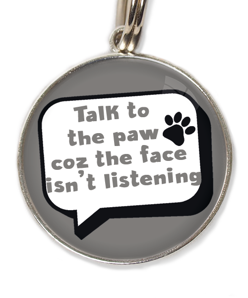 talk-to-the-paw-met-naam-been-huisdierpenning-lichtgrijs