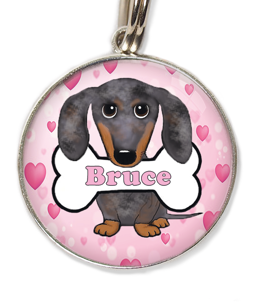 teckel gevlekt met naam huisdierpenning hartjes