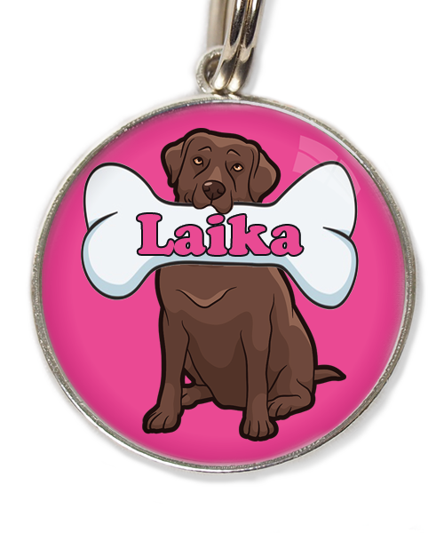 labrador2-bruin-met-naam-been-huisdierpenning-fushia