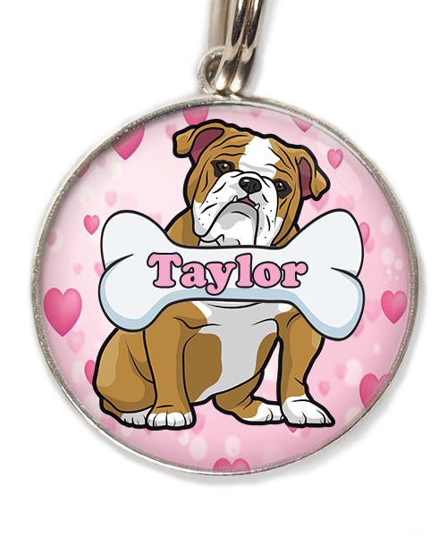 engelse-bulldog-met-naam-been-huisdierpenning-hartjes