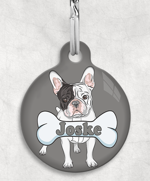 franse-bulldog-bruin-zwart-wit-naam-been-huisdierpenning-lichtgrijs