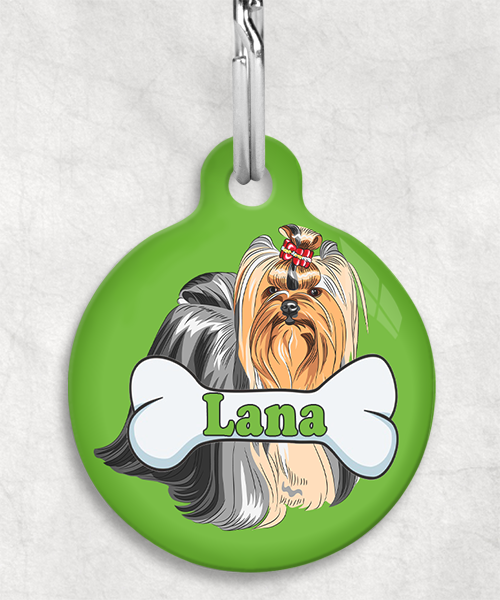 yor-shire-terier-staand-freepik-naam-been-huisdierpenning-groen