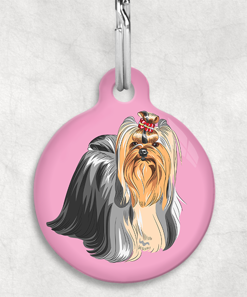 yor-shire-terier-staand-freepik-zonder-naam-huisdierpenning-lichtroze