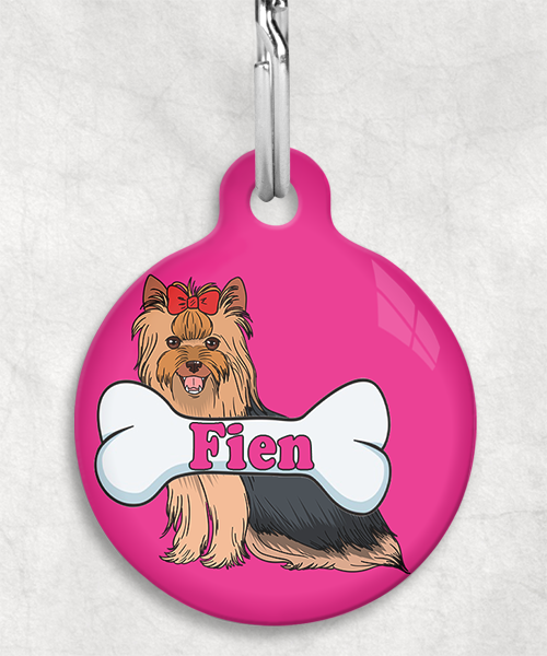 yorshire-terrier-free-pik-zittend-naam-been-huisdierpenning-fushia