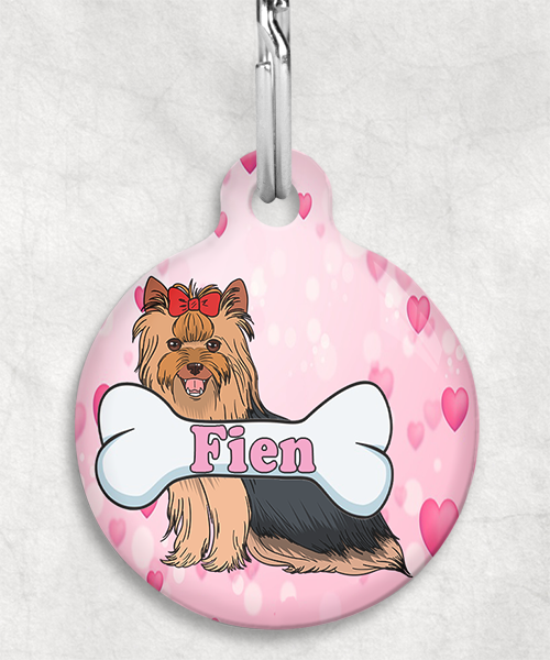 yorshire-terrier-free-pik-zittend-naam-been-huisdierpenning-hartjes