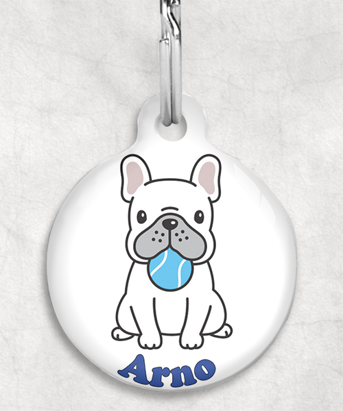 bulldog-met-bal-naam-los-huisdierpenning-wit