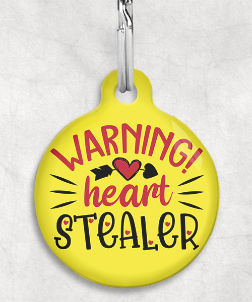 100678-wearning-heart-stealer-kleur-achtergrond-huisdierpenning-geel