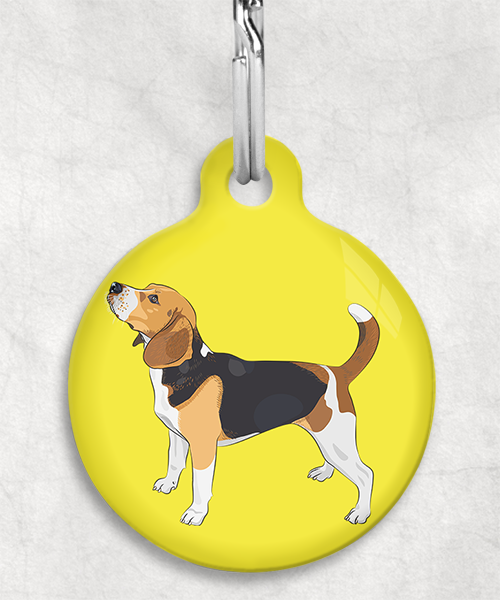 beagle-staand-freepik-zonder-naam-huisdierpenning-geel
