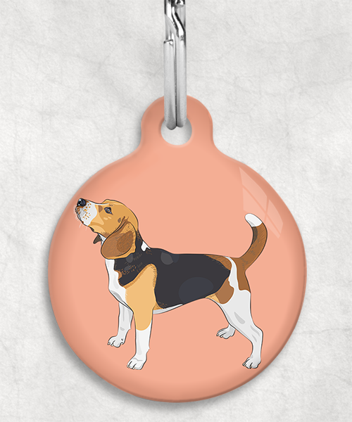 beagle-staand-freepik-zonder-naam-huisdierpenning-peach